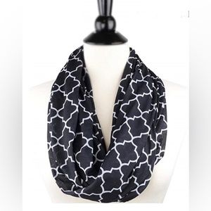 Scarf with hidden pocket